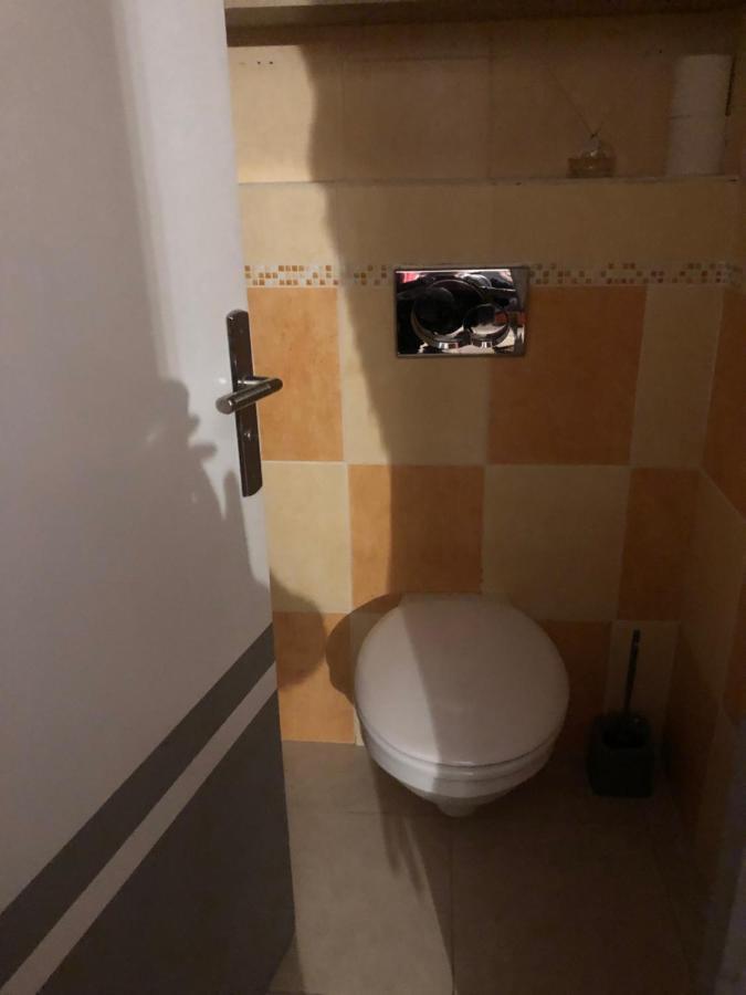 Le Champas Centre Station Lit Queen Size Enchastrayes 外观 照片